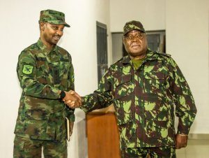 Gen Julio dos Santos yaganiriye n'uyoboye abasirikare b'u Rwanda muri Cabo Delgado