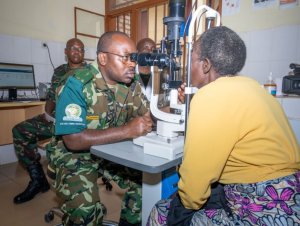 Nyanza: Abaturage barenga 800 bagiye kuvurwa ku buntu n'ingabo za EAC zishyize hamwe