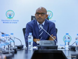 Minisante yahumurije abanyarwanda batewe ubwoba na Ebola imeze nabi Uganda