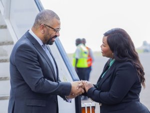UPDATE:Minisitiri w'ubutegetsi wa UK yageze mu Rwanda gusinya amasezerano ku bimukira