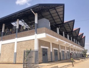 Inzu z'amaduka zegereye isoko rya Rwamagana zigiye gufungwa