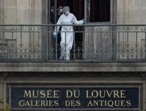 Agaciro k'ibyibwe mu nzu ndangamurage ya Louvre karenga miliyari 100 Frw