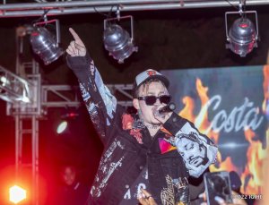 Umuhanzi wari ukomeye muri Afurika y'Epfo yaguye ku rubyiniro arapfa