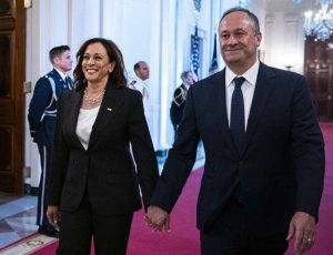 Trump yirukanye umugabo wa Kamala Harris
