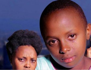 Umwali Jennifer w'imyaka 10 yagaragaje impano idasanzwe afite ubwo yagaragaraga muri Filimi y'uruhererekane yerekana ubuzima bw'umwana urerwa na Mukase[AMAFOTO+VIDEO]