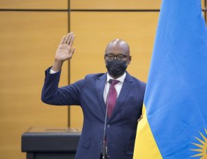 Perezida Kagame yahaye inshingano nshya ACP Lynder Nkuranga na Col Jean Paul Nyirubutama 