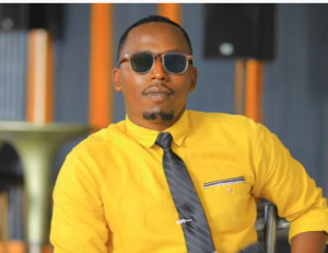 Umunyamakuru wa Tv1 uri muri Mr Rwanda yasubije ababita imburamukoro