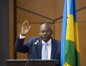 Harakurikiraho iki muri Sena nyuma yo kwegura kwa Dr Iyamuremye Augustin?