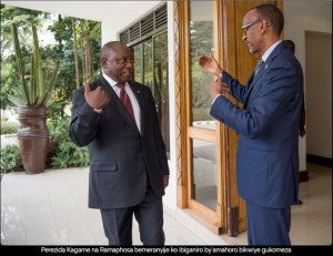 Perezida Kagame yaganiriye na Ramaphosa wa Afurika y'Epfo ku biri kubera muri RDC
