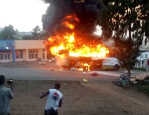 Ubwoba bwabatashye bamwe baca mu madirisha!!!Uko byagenze ubwo imodoka ya RITCO yashyaga