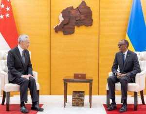 Perezida Kagame yagiranye ibiganiro na Minisitiri w'Intebe wa Singapore wasuye u Rwanda