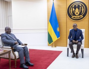 Perezida Kagame yakiriye intumwa y'u Burundi bagirana ibiganiro