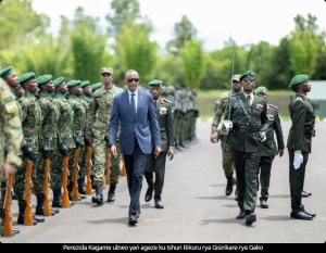 Perezida Kagame yahaye Abasirikare Ipeti ribinjiza Mu Bofisiye