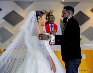 Lionel Sentore yamenye ko umugore we yabyaye abibwiwe n'umunyamakuru