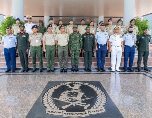 Intumwa z'Igisirikare cya Bangladesh ziyobowe na Gen. Sazadul Islam zasuye RDF