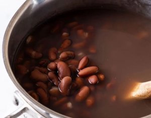 Huye: Gahunda yo kugemurira abana ibishyimbo bitetse ikomeje kutavugwaho rumwe