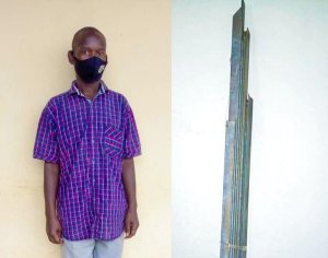 Nyarugenge: Umuturage yafashwe agiye kugurisha bimwe mu byuma bigize inkingi z'amashanyarazi