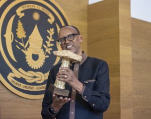 Perezida Kagame nawe yahawe igihembo na Trace [AMAFOTO]