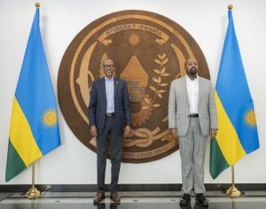 Kumurwanya ni ukuturwanya - Gen Muhoozi asubiza uwamunenze kuvuga neza Perezida Kagame