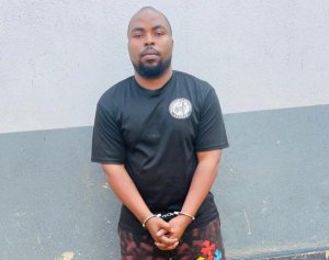 Burikantu wakekwagaho gukingirana abakobwa yafunguwe