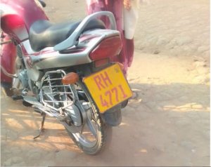 Abasore 3 batawe muri yombi bakekwaho kwiba moto