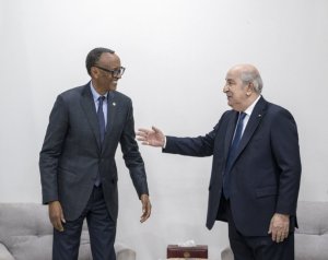 Perezida Kagame ari muri Algeria ku butumire bwa mugenzi we