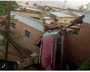 Kigali-Nyarugenge:Imodoka yakoze impanuka ikomeye igwira inzu y'umuturage