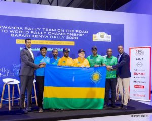 Minisitiri Rwego yashyikirije ibendera abazahagararira u Rwanda muri ‘WRC Safari Rally'