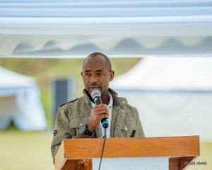 Gen Mubarakh Muganga yasobanuye uko APR FC yashinzwe bivuye kuri Perezida Kagame