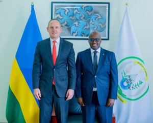 Min. Nduhungirehe yasezeye kuri Ambasaderi wa Leta Zunze Ubumwe za Amerika ucyuye igihe