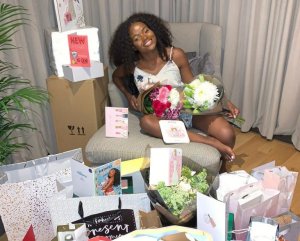 Umukobwa w'umunyarwandakazi umaze kwamamara ku isi kubera kubyina yizihije isabukuru y'amavuko ahabwa impano zitandukanye[AMAFOTO]