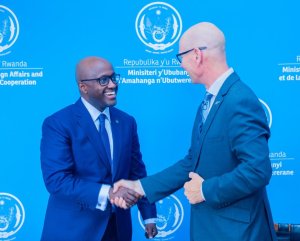 Minisitiri w'ububanyi n'amahanga Olivier Nduhungirehe yakiriye mu biro bye Ambasaderi wa New Zealand