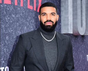 Drake yatakaje arenga miliyoni 100$ mu mikino y'amahirwe mu gihe cy'ukwezi kumwe