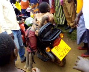 Gicumbi: Umumotari waziritse umwana kuri moto yatawe muri yombi