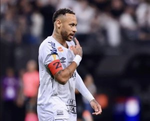 Neymar yongereye amasezerano muri Santos FC
