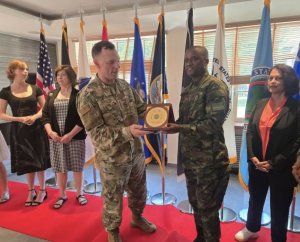 U Rwanda na Amerika byaganiriye ku bufatanye mu bya gisirikare