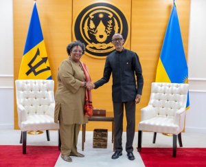 Perezida Kagame yashimiye Mottley wongeye gutorerwa kuba Minisitiri w'Intebe wa Barbados