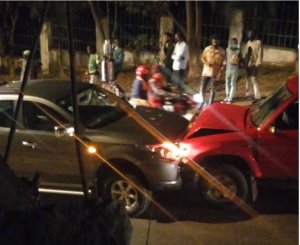 Polisi yamaganye abashoferi bari gutanguranwa na saa moya bagateza impanuka