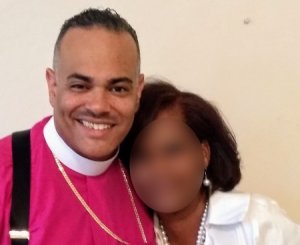 Umupasiteri w'umutubuzi yafunzwe azira gushaka abagore babiri icyarimwe