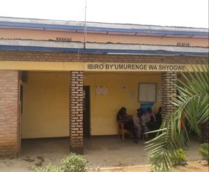 Muhanga: Umusore washakishwaga kubera gufata umwana ku ngufu, yafashwe ari kubaga imbwa