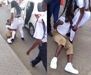 Umusore yafashe ukuguru k'umukobwa yanga kumurekura bitewe nuko yamwanze