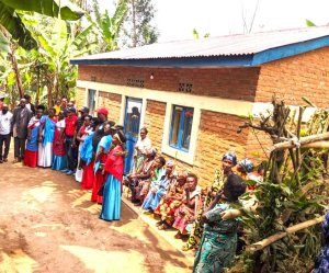 Rusizi: Umugore wabyaye avuye kwamamaza Umukandida wa FPR Inkotanyi yahawe inzu