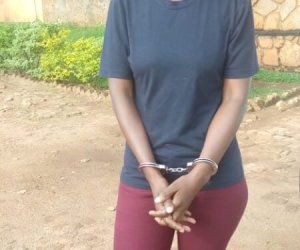 Huye: Umukobwa yafatanwe ibikoresho bya polisi ashaka gutuburira umucuruzi