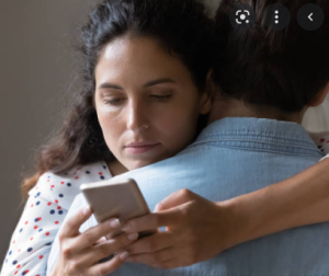 Menya uko ukwiye kwitwara mu gihe usanze uwo ukunda nawe akunda undi