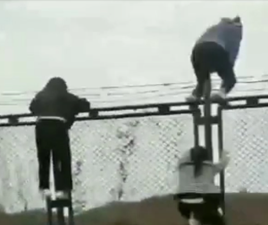 Abakozi ba iPhone batorotse ikigo babagamo kubera inzara