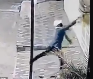 Umugabo yagiye gutwika ibitaro kuko byapfiriyemo benshi birangira ariwe uhiye