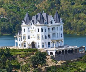 RDB yafunze hoteli Château le Marara