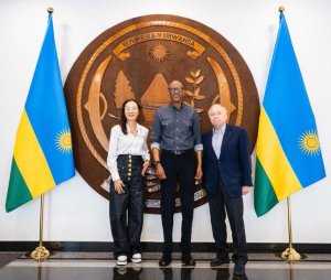 Perezida Kagame yakiriye Jean Todt wa Loni na Michelle Yeoh wamamaye muri filimi