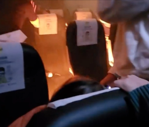 Habaye akavuyo kadasanzwe mu ndege kubera umuriro wadutse igiye guhaguruka