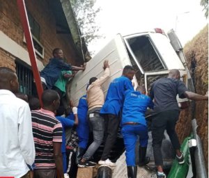 Karongi: Ambulance yakoze impanuka ikomeye igonga igikuta cy'ibitaro